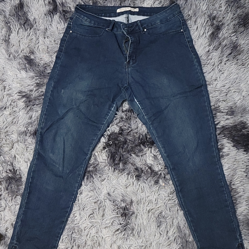 Stretch zipper detail jean